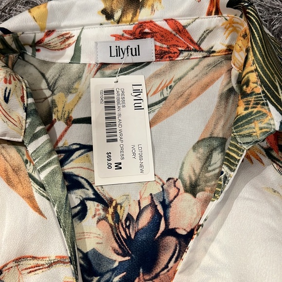 Caribbean Island Wrap Dress - Picture 2 of 4